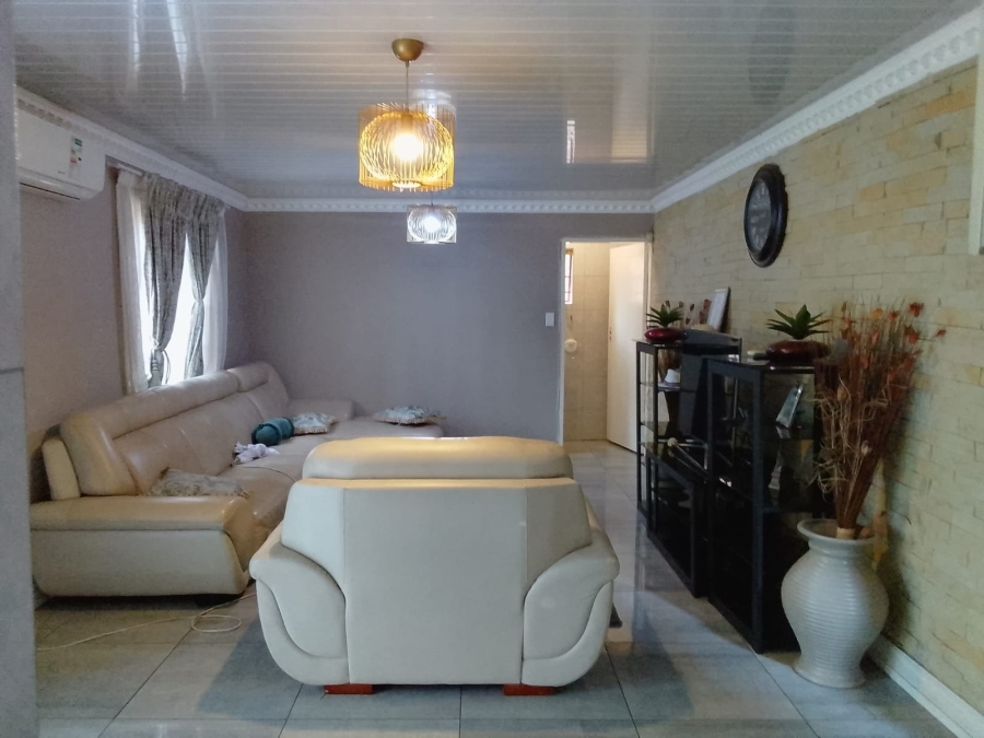 To Let 4 Bedroom Property for Rent in Safari Gardens North West
